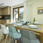 Apartment Ensa, Alpes Agency, Central Chamonix, Sleeps 4 * Σαμονί